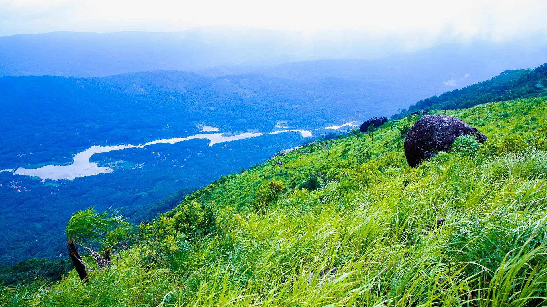 Ilaveezhapoonchira